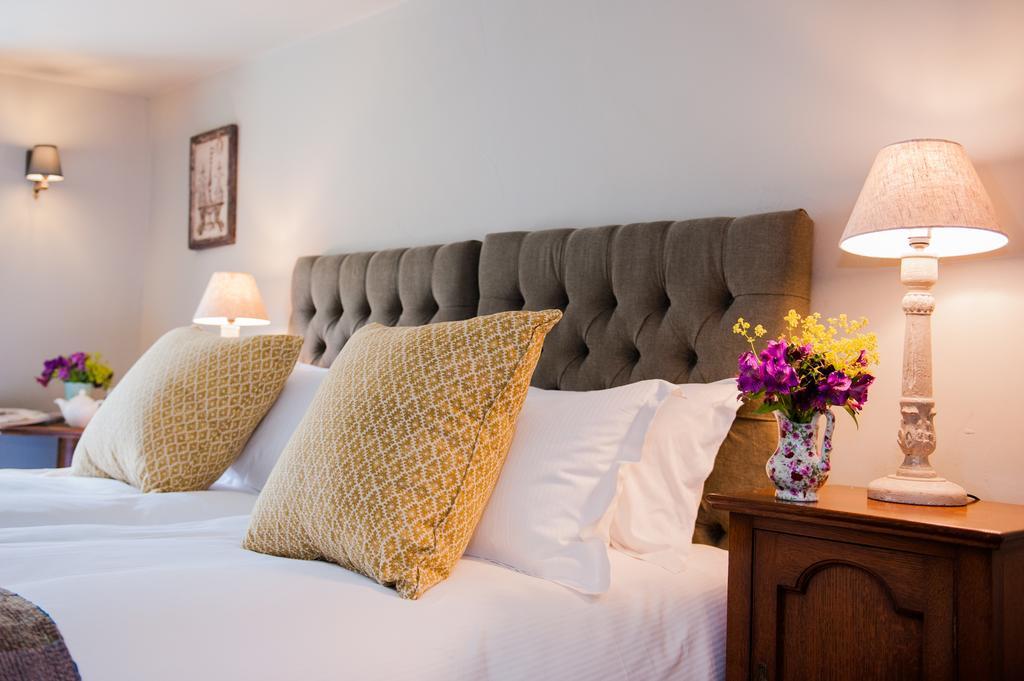 The White Hart, Overton Bilik gambar